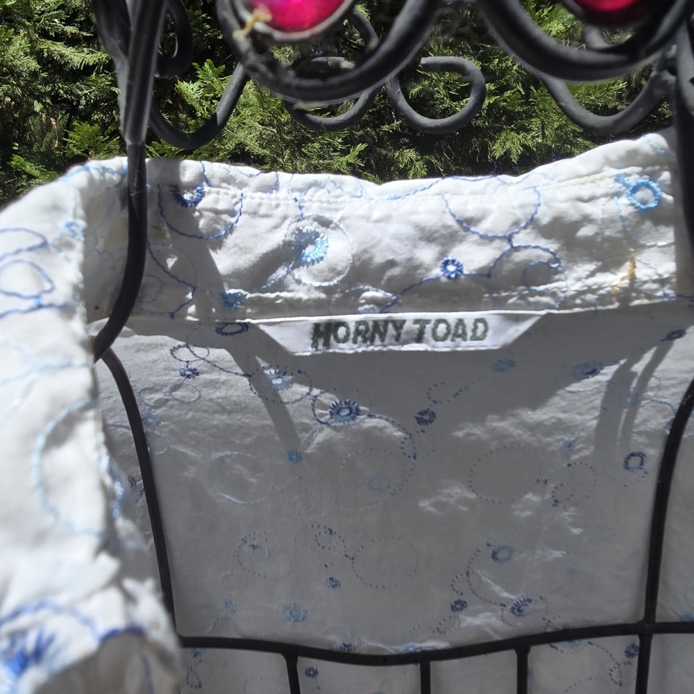Horny Toad White & Blue Button Down Embroidered Shirt SzM - Picture 4 of 10
